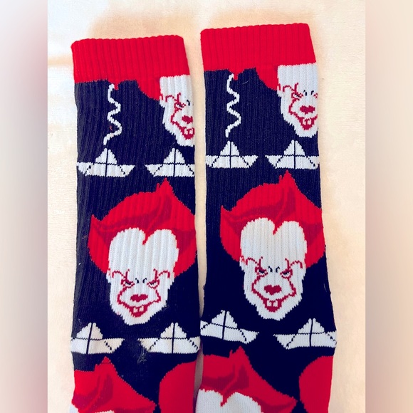 3 Pair of Crew Socks, IT-PENNYWISE, Freddy Krueger & Venom Horror Socks - Picture 4 of 16